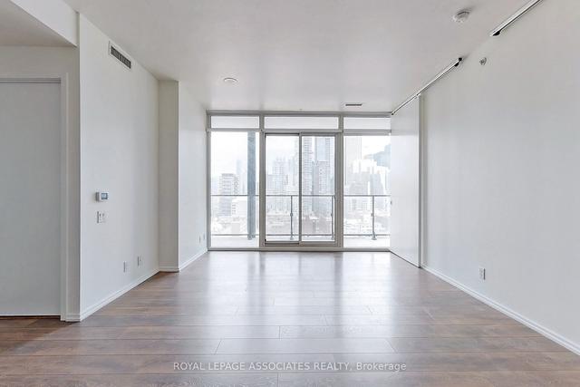 1509 - 125 Peter St, Condo with 2 bedrooms, 1 bathrooms and 0 parking in Toronto ON | Image 2