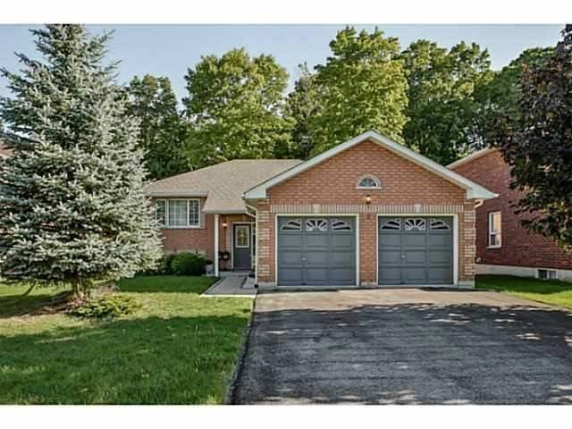 9 Cumming Dr, House detached with 2 bedrooms, 2 bathrooms and 4 parking in Barrie ON | Image 1