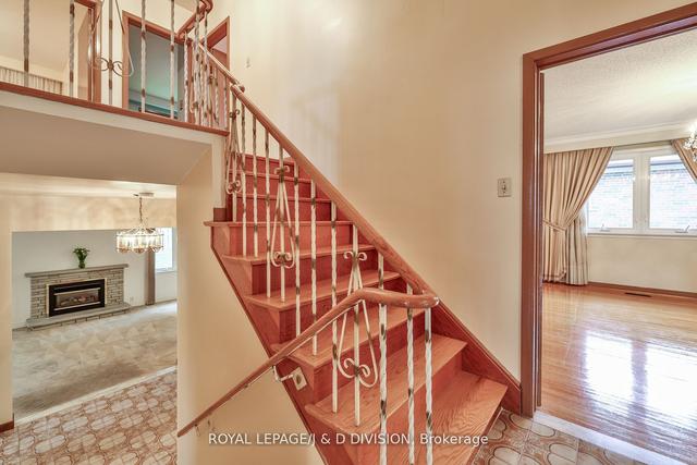 29 Longfield Rd, House detached with 4 bedrooms, 3 bathrooms and 6 parking in Toronto ON | Image 8