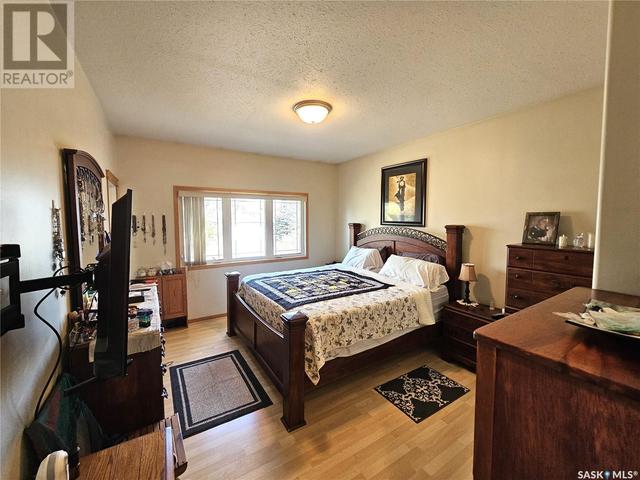 302 Centre Avenue, House detached with 4 bedrooms, 3 bathrooms and null parking in Meadow Lake SK | Image 13
