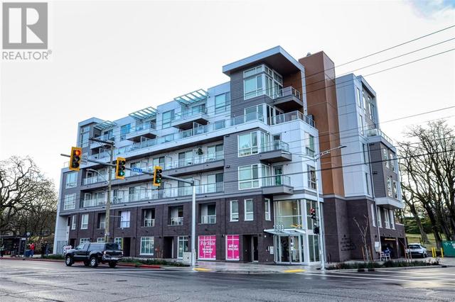 208 - 1301 Hillside Ave, Condo with 2 bedrooms, 2 bathrooms and 1 parking in Victoria BC | Image 2