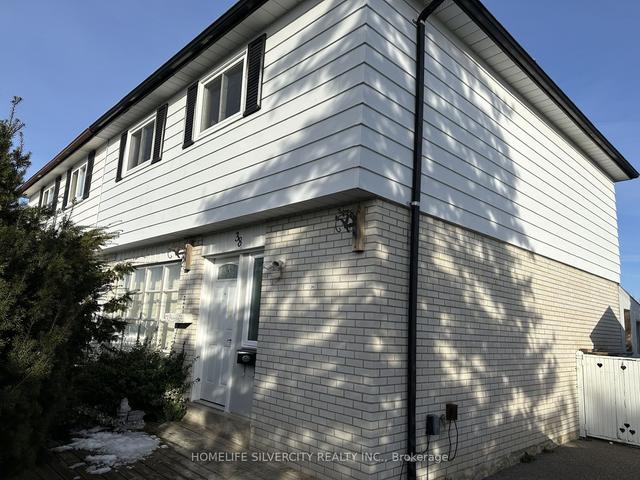 38 Flamingo Cres, House semidetached with 4 bedrooms, 2 bathrooms and 1 parking in Brampton ON | Image 1