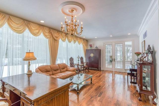 70 Honey Locust Crt, House detached with 4 bedrooms, 6 bathrooms and 14 parking in Vaughan ON | Image 22
