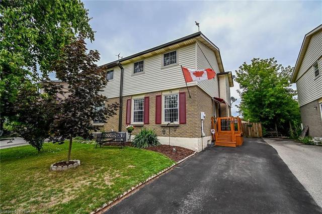 78 Graystone Crescent, House semidetached with 3 bedrooms, 2 bathrooms and 4 parking in Welland ON | Card Image