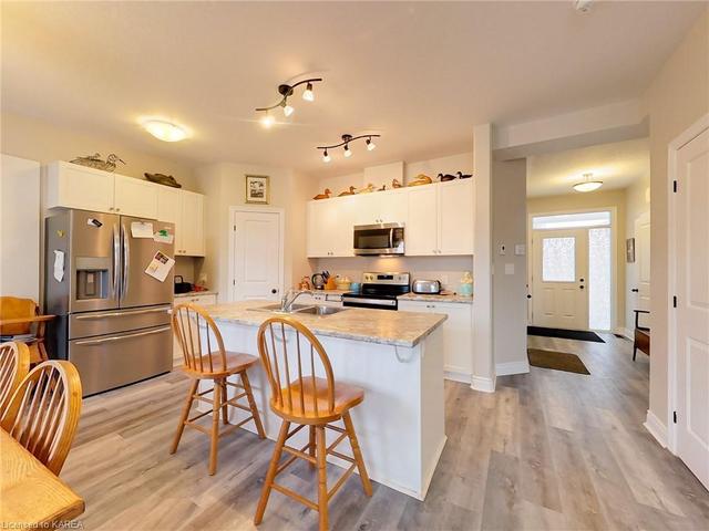 109 Dr Richard James Crescent, House semidetached with 3 bedrooms, 2 bathrooms and 4 parking in Loyalist ON | Image 6