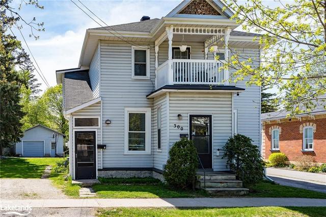 300 Maple Street, House detached with 4 bedrooms, 3 bathrooms and 7 parking in Collingwood ON | Image 2