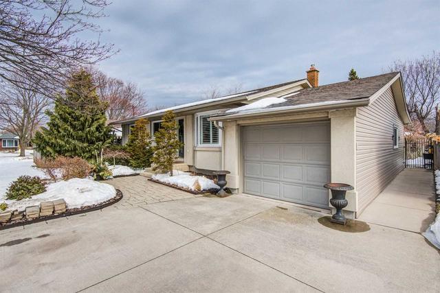 20 Prince Edward Dr, House detached with 2 bedrooms, 2 bathrooms and 5 parking in St. Catharines ON | Image 12