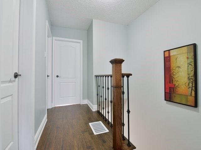 73 Moregate Cres, Townhouse with 3 bedrooms, 3 bathrooms and 2 parking in Brampton ON | Image 3