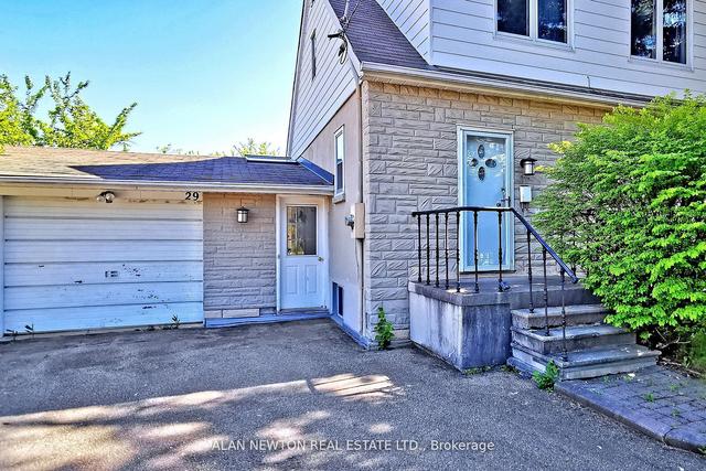 29 Boyle Dr, House detached with 3 bedrooms, 2 bathrooms and 5 parking in Richmond Hill ON | Image 3