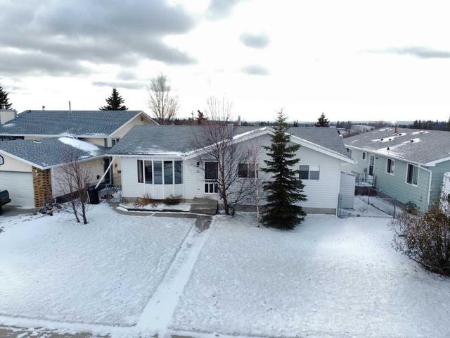 31 Hollinger Drive, House detached with 5 bedrooms, 2 bathrooms and 3 parking in Swan Hills AB | Image 2