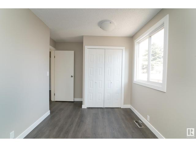 849 Village Dr, House attached with 3 bedrooms, 1 bathrooms and 2 parking in Edmonton AB | Image 22
