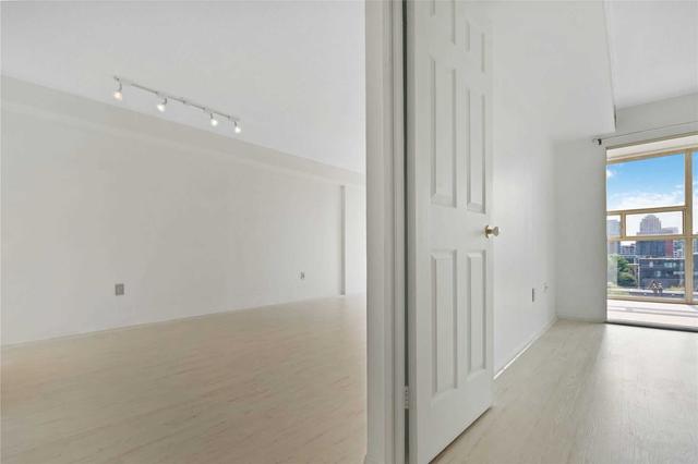 711 - 705 King St W, Condo with 1 bedrooms, 1 bathrooms and 1 parking in Toronto ON | Image 2