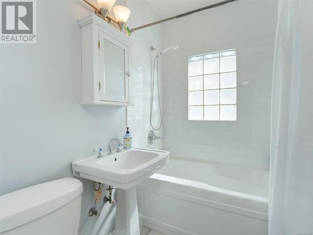 2514 Empire St, House detached with 2 bedrooms, 1 bathrooms and 3 parking in Victoria BC | Image 19