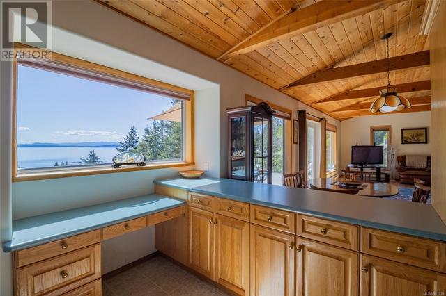 3731 Privateers Rd, House detached with 4 bedrooms, 2 bathrooms and 5 parking in Southern Gulf Islands BC | Image 7