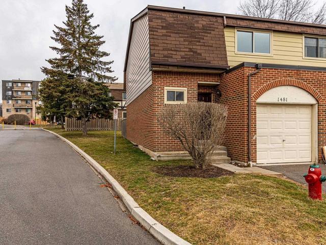 1481 Ester Dr, Townhouse with 3 bedrooms, 3 bathrooms and 1 parking in Burlington ON | Image 2