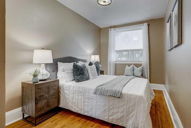 41 Sixteenth St, House detached with 3 bedrooms, 2 bathrooms and 1 parking in Toronto ON | Image 4