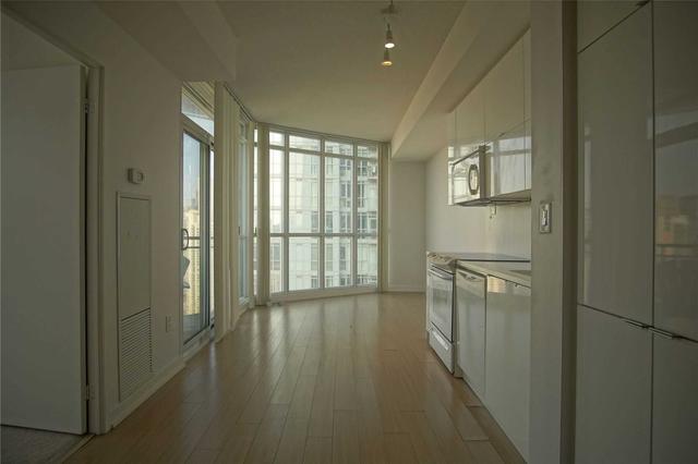 3902 - 21 Iceboat Terr, Condo with 1 bedrooms, 1 bathrooms and 1 parking in Toronto ON | Image 18