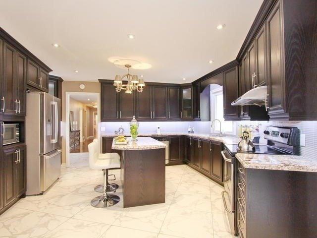 97 Latania Blvd, House detached with 3 bedrooms, 3 bathrooms and 15 parking in Brampton ON | Image 3