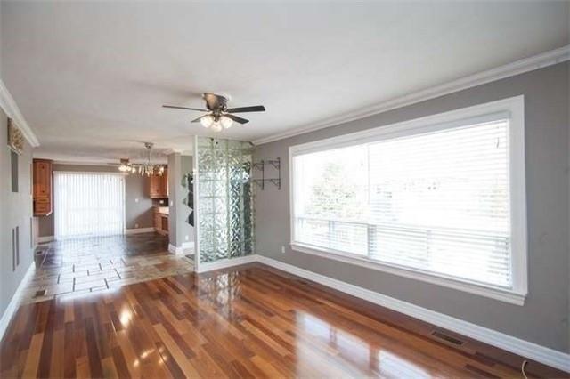 318 Weighton Dr, House detached with 2 bedrooms, 2 bathrooms and 2 parking in Oakville ON | Image 3