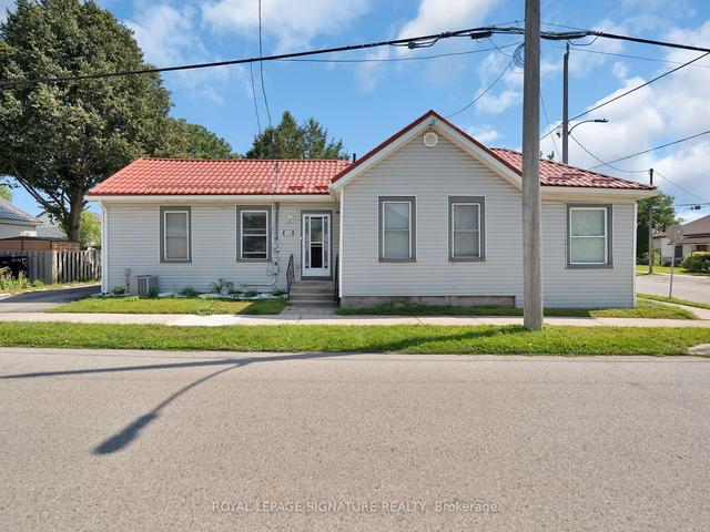 750 Walker St, House detached with 3 bedrooms, 2 bathrooms and 1 parking in London ON | Image 1