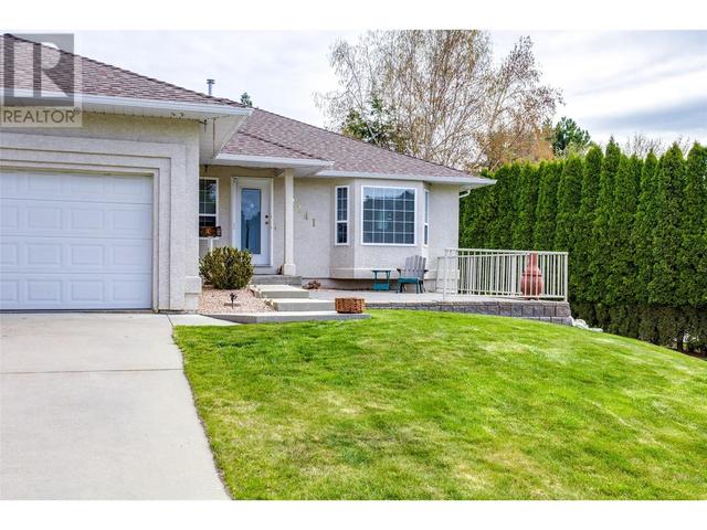 2141 Faulkner Court, House detached with 4 bedrooms, 2 bathrooms and 2 parking in West Kelowna BC | Image 9