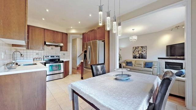 155 Dovetail Dr, House attached with 3 bedrooms, 3 bathrooms and 2 parking in Richmond Hill ON | Image 9