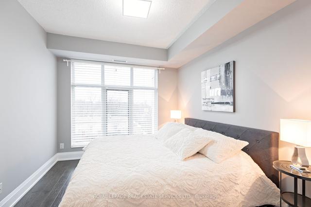 715 - 2 Old Mill Dr, Condo with 2 bedrooms, 2 bathrooms and 1 parking in Toronto ON | Image 8
