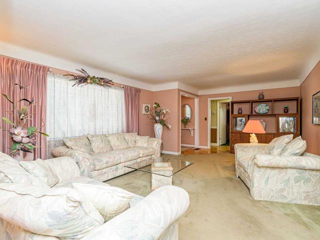 221 Lakeshore Rd, House detached with 3 bedrooms, 2 bathrooms and 6 parking in St. Catharines ON | Image 33