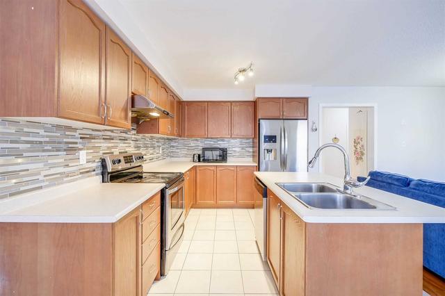 539 Nairn Circ, House semidetached with 4 bedrooms, 3 bathrooms and 2 parking in Milton ON | Image 5