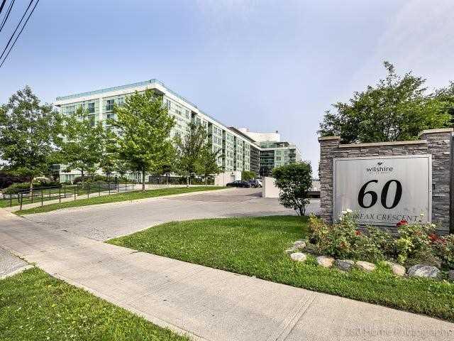 221 - 60 Fairfax Cres, Condo with 2 bedrooms, 1 bathrooms and 1 parking in Toronto ON | Image 1
