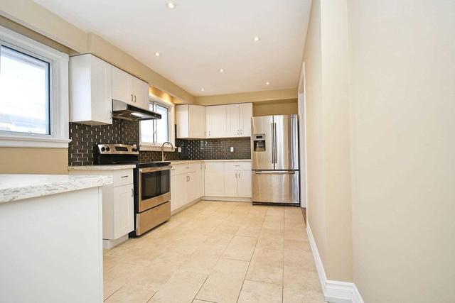 150 Voltarie Cres, House semidetached with 3 bedrooms, 2 bathrooms and 3 parking in Mississauga ON | Image 8
