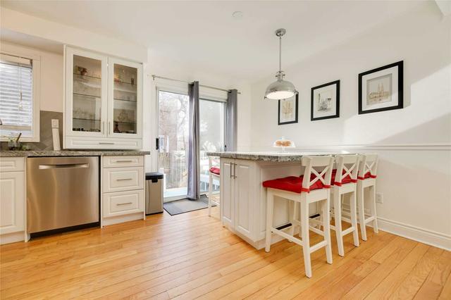 th6 - 26 Twenty Ninth St, House attached with 3 bedrooms, 2 bathrooms and 2 parking in Toronto ON | Image 2