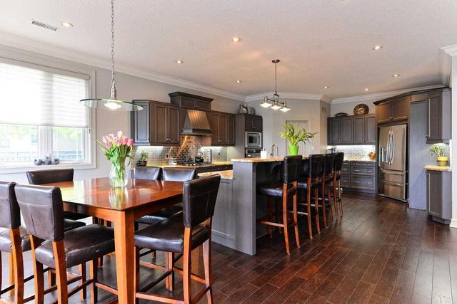 117 Beach Blvd, House detached with 4 bedrooms, 3 bathrooms and 9 parking in Hamilton ON | Image 5