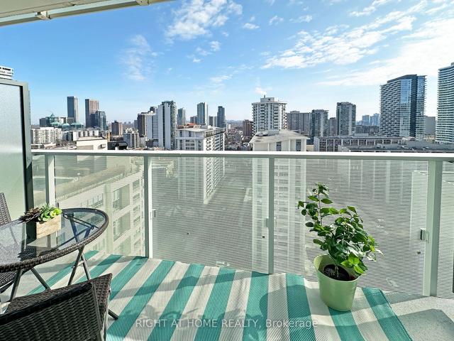 1806 - 501 Yonge St, Condo with 0 bedrooms, 1 bathrooms and 0 parking in Toronto ON | Image 2