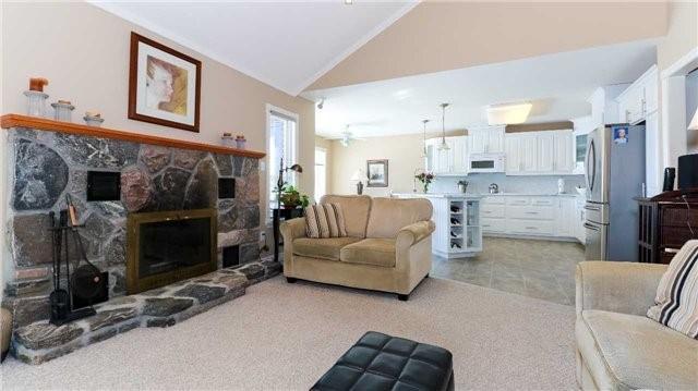 115 Letitia St, House detached with 2 bedrooms, 3 bathrooms and 9 parking in Barrie ON | Image 6