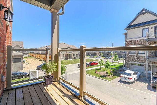39 Kay Cres, Townhouse with 2 bedrooms, 3 bathrooms and 2 parking in Guelph ON | Image 7