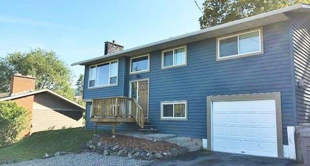 1089 Lamar Pl, House detached with 2 bedrooms, 3 bathrooms and 3 parking in Kamloops BC | Image 2
