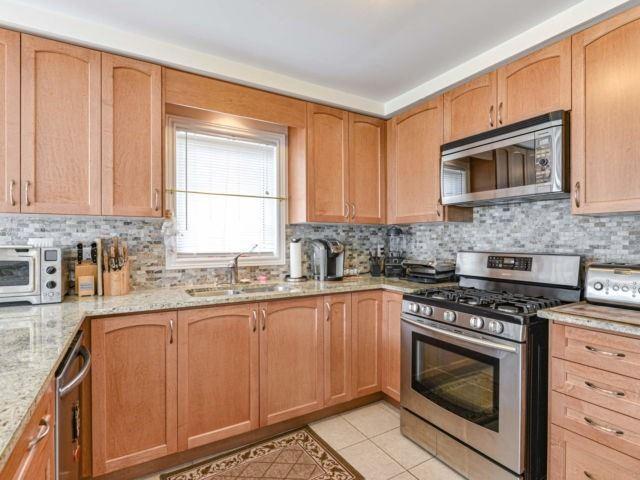 13 Lacorra Way, Townhouse with 2 bedrooms, 2 bathrooms and 1 parking in Brampton ON | Image 11