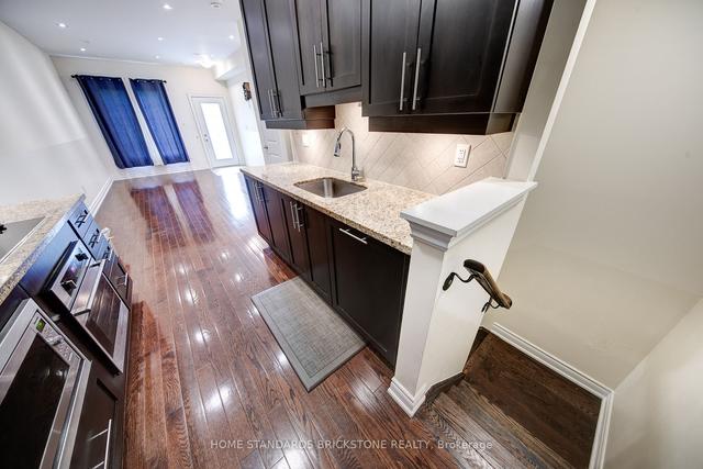 7 - 10 Hargrave Lane, Townhouse with 3 bedrooms, 3 bathrooms and 1 parking in Toronto ON | Image 5