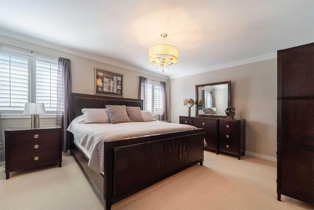 1119 Ezard Cres, House detached with 4 bedrooms, 3 bathrooms and 5 parking in Milton ON | Image 9