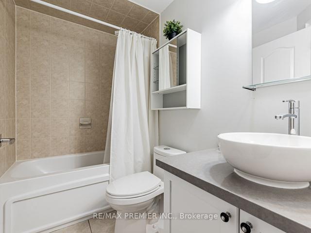 10 St Annes Rd, House semidetached with 4 bedrooms, 3 bathrooms and 0 parking in Toronto ON | Image 3