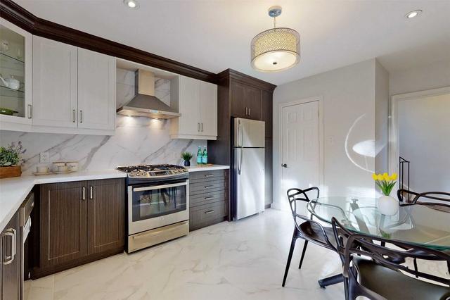 8 Wren Crt, House semidetached with 3 bedrooms, 3 bathrooms and 4 parking in Toronto ON | Image 5