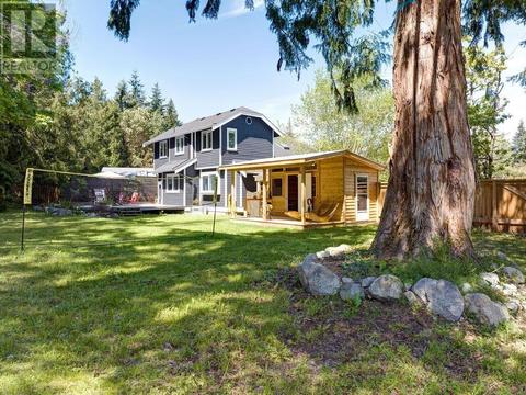 7843 Eagle Drive, House detached with 4 bedrooms, 3 bathrooms and null parking in Sunshine Coast B BC | Card Image