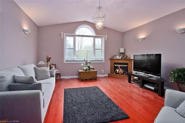 382 Douglas Street, House semidetached with 3 bedrooms, 2 bathrooms and 6 parking in Stratford ON | Image 20