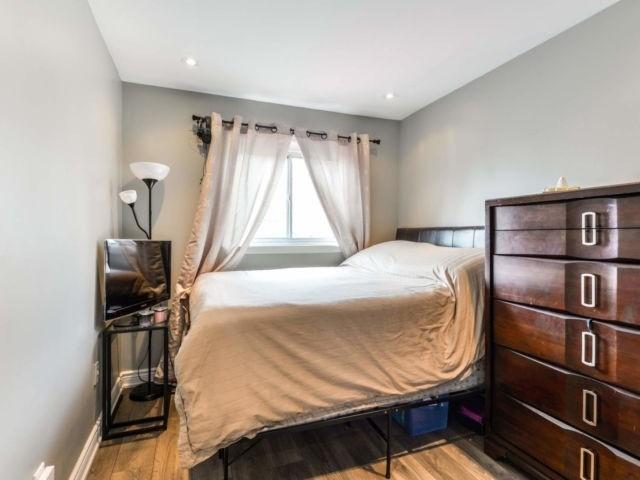 30 Mcmullen Cres, Townhouse with 3 bedrooms, 2 bathrooms and 1 parking in Brampton ON | Image 17