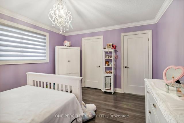 17 Bloomingdale Dr, House detached with 4 bedrooms, 3 bathrooms and 4 parking in Brampton ON | Image 17