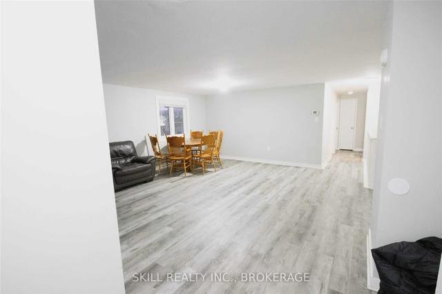 23 Hickling Tr, House detached with 3 bedrooms, 2 bathrooms and 6 parking in Barrie ON | Image 17