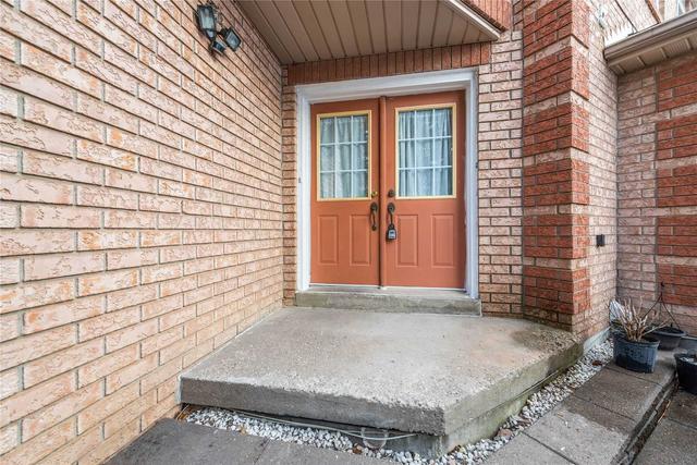 39 Lauraglen Cres, House semidetached with 4 bedrooms, 4 bathrooms and 5 parking in Brampton ON | Image 12