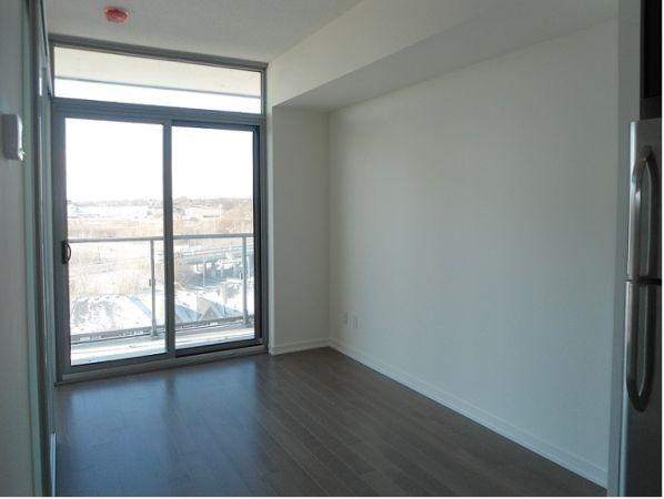 709 - 105 The Queensway, Condo with 1 bedrooms, 1 bathrooms and 0 parking in Toronto ON | Image 2