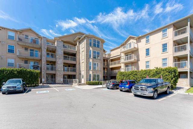 413 - 1470 Bishops Gate, Condo with 2 bedrooms, 2 bathrooms and 1 parking in Oakville ON | Card Image